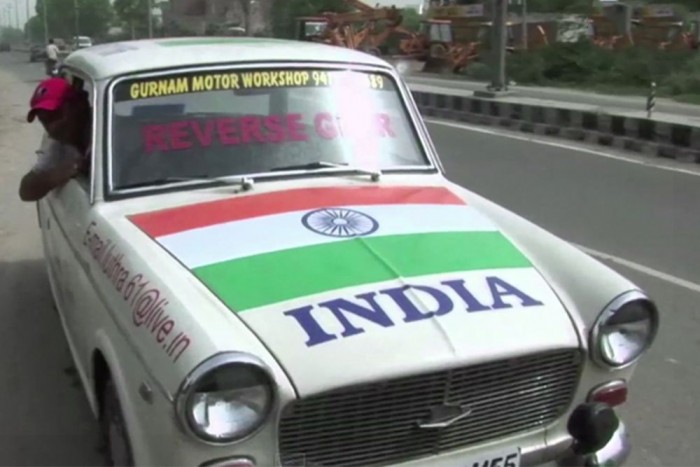 A férfi, aki 11 éve tolatva közlekedik