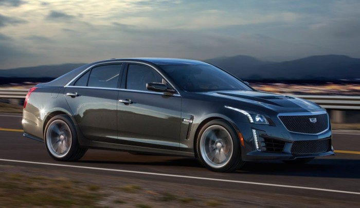 Top 10: Autók, amikkel lenyomhatod a legdrágább BMW-t 6 | Vezess 10. Cadillac CTS-V, kb. 26 000 000 Ft, 320 km/ó. Mivel itt a kivételes ár/gyorsaság arány a téma, nem maradhatott ki két amerikai kedvencem. A Cadillac V sportmodellektől mindig brutális paraméterekre számíthatunk: a CTS-V mechanikus feltöltős motorja 649 lóerős (477 kW), az autó 3,7 mp alatt gyorsul százra, végsebessége 320 km/óra. Kifutó elődje árából kiindulva számoljunk 70 000 dollárral, a 400 ezres regadóval, 10 százalék vámmal, 27 százalék áfával plusz 3200 dollár szállítási, ügyintézési és biztosítási költséggel. A végeredmény így sem több 26 millió forintnál. A BMW M5 extrák nélkül 30 188 000 forinttól indul és alapesetben 250-nél, felárért 300-nál marad le mögöttünk