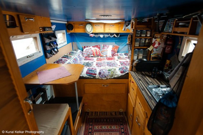 A 29 éves Unimog belülről, ebben még a Himálaja is elviselhetőbb 