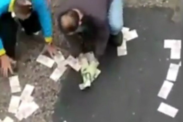 Percek alatt tűnt el félmilliárd forint 3 | Vezess Percek alatt tűnt el félmilliárd forint 3