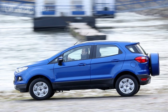Gyengén muzsikál a legkisebb Ford SUV 2 Az autó a pótkerék nélkül 4 méter hosszú, azzal együtt már hasonló a konkurenciához. A tengelytávolsága 2518 mm