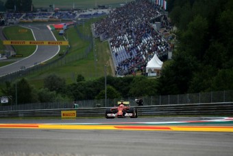 A szomszédban tesztelnek az F1-esek