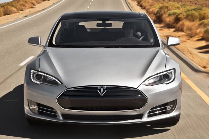 A Tesla nem fél az olcsó benzintől 3 | Vezess A Tesla nem fél az olcsó benzintől 3