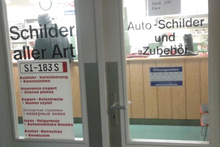 Használt autó Németországból: megéri vagy sem? 11 | Vezess Magyar felirat biztatja a betérőket. A némettudás nem árt, de az angollal is el lehet boldogulni