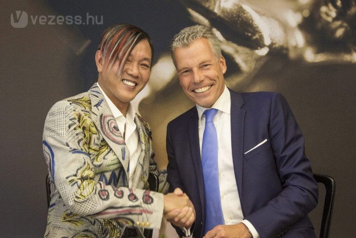 Kim Dzsongun még nem keresett meg 9 | Vezess Egy tehetős kuncsafttal, Stephen Hunggal, aki 30 egyedi Phantom-ot rendelt luxusvállalkozása számára 5 milliárd forint értékben