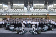 F1: Súlyosan megsérült a Mercedes-főnök 7