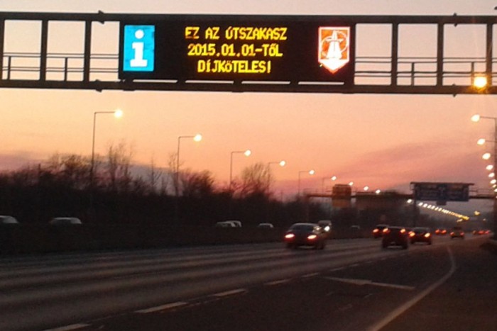Készül a fizetős úthálózat kiterjesztésére az autópálya-kezelő. December 31-én figyelmeztető üzenetekkel találkozhattak az autósok az eddig ingyenes szakaszokon
