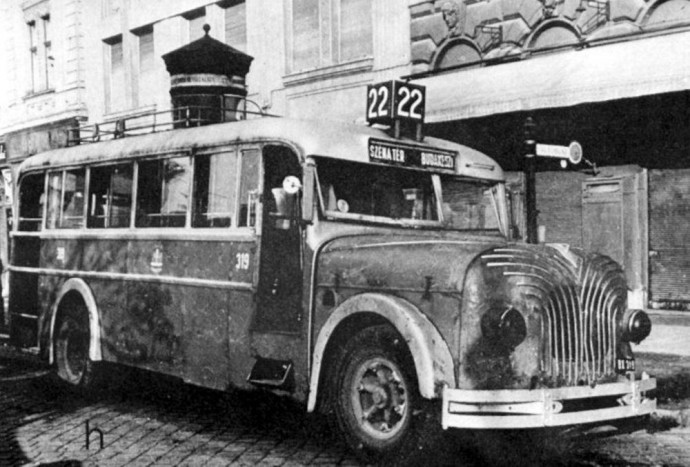Harcsa buszok Budapesten 2 A kis-forgalmú vonalakra a főváros "Kis-harcsákat" , vagyis MÁVAG N2h/39 és N2h/40 típusú buszokat vásárolt