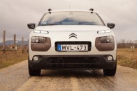 A Citroën nagyon menő fényszórókat kreál manapság, a Picassóé is állatul néz ki és ez is