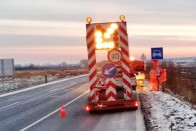 Vas megyében szilveszter napján szerelték fel a táblát, miszerint pár órával később már fizetős ez a szakasz