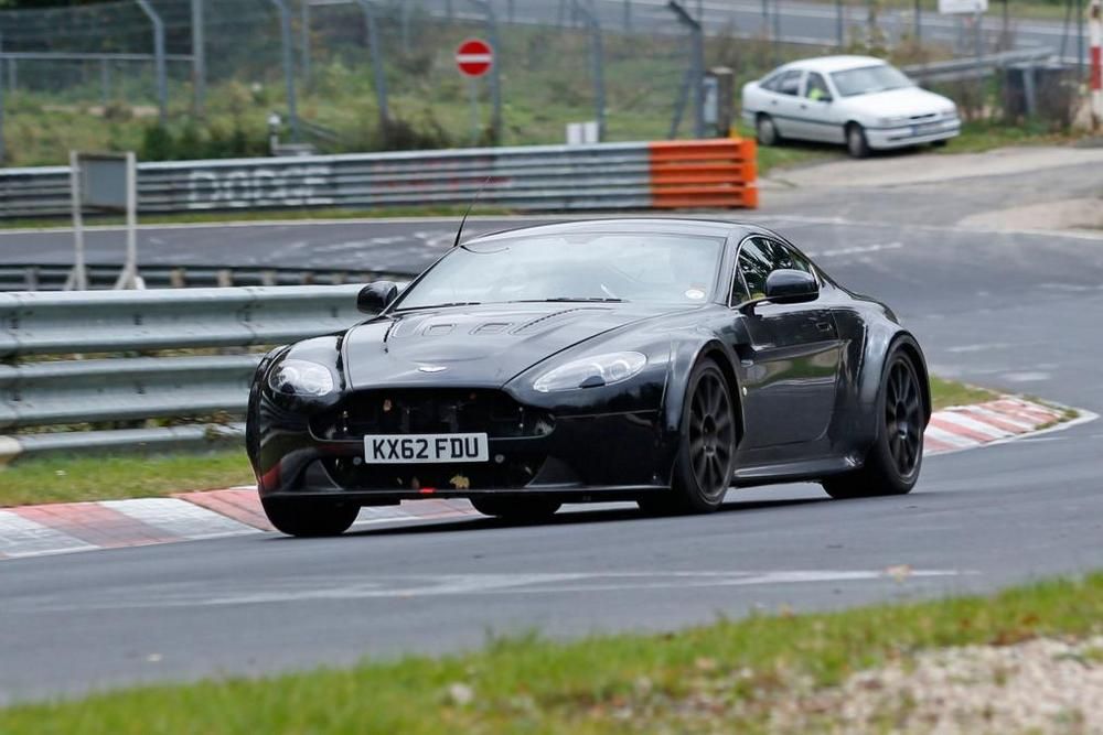 Brutális sportkupéval készült az Aston Martin 4