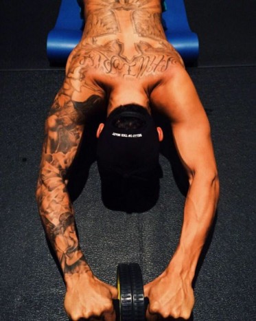 Ritka képek a születésnapos Hamiltonról 16 | Vezess Szétvarrt testtel, kőkemény edzéssel készül 2015-re