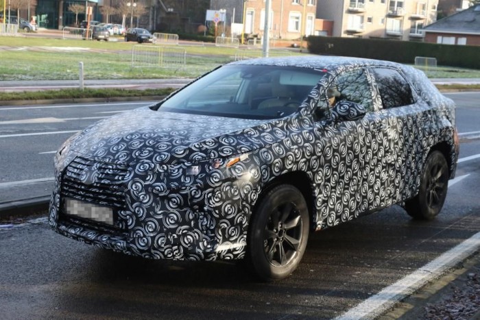 Merészebb lesz az új Lexus SUV 7