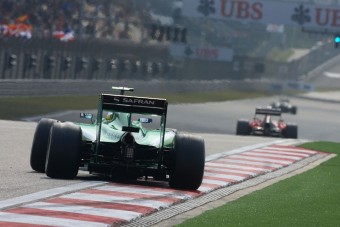 Bér-Forma-1-est épít egy angol cég