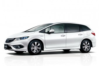 Hibrid egyterűvel erősít a Honda
