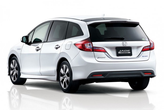 Hibrid egyterűvel erősít a Honda 7