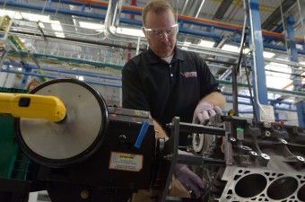 Szereld össze új autód motorját!