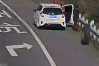 Elszabadult kerék kapta telibe a nőt