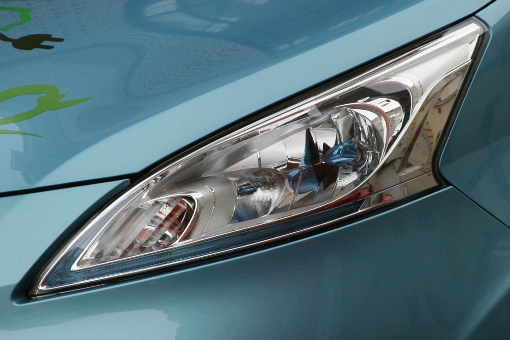 Kék szín különbözteti meg a fényszórót is más NV200 modellek lámpájától