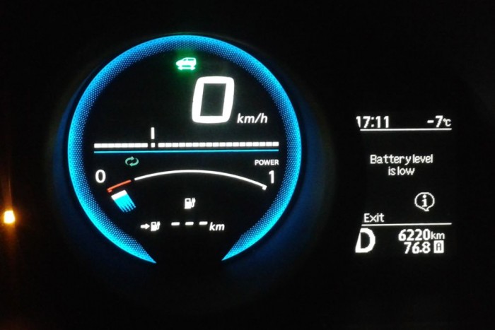 Teszt: villanyautó, mínusz tízben 5 10 km alatt az autó nem ír ki hatótávot, csak villognak a vonások. Nagy hidegben összesen 76,8 kilométert sikerült megtenni eddig, az Eco üzemmód ellenére