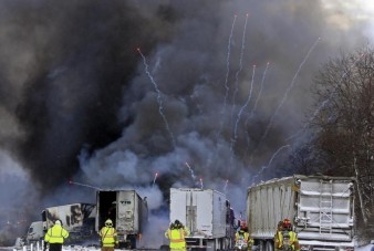 Így robban fel egy tűzijáték-szállító kamion