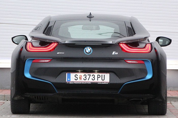 Innen is bitang jól néz ki, a fura szárnyak a remek légellenállásét felelnek