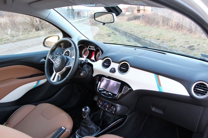 Elöl tágas, látványos, és praktikus 