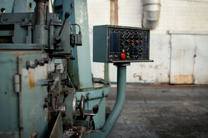 4.- A moszkvai gyár háborús fenyegetettsége miatt 1941. novemberében, -30 fokos hidegben a motorgyárat a védett URAL hegységbe, Irbit városba helyezték át. 