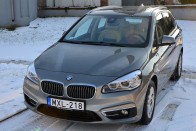 Ez a modell az előfutára a jövő fronthajtású BMW-inek, így igencsak fontos szerepet tölt be a BMW-palettájában.