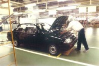 1993 májusában indult meg a panelparkolók akkori királya, a Swift Sedan sorozatgyártása