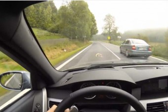 Ügyes a BMW-s srác, de jár neki a pofon