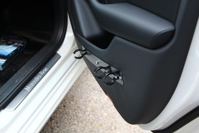 Mentünk az új Mercedes és Audi rendőrautóval 24 | Vezess Mindegyikben megoldották a rögzítést