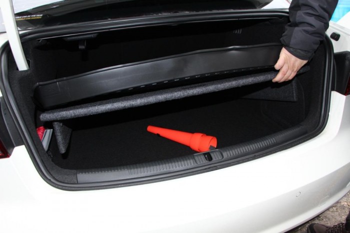 Mentünk az új Mercedes és Audi rendőrautóval 17 | Vezess Az Audiban így oldották meg. Na, ki tudja, hogy mi az a piros kúp?