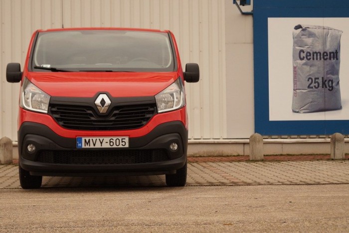 Másfél tonnát pakoltunk az új Traficba 10 | Vezess A Renault új kis furgonja sokkal nagyobb és egy kicsit szebb, mint elődje, és frissebbek benne a motorok. Pontosan - a motor