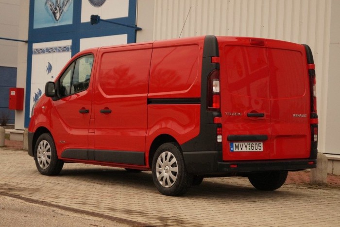 Másfél tonnát pakoltunk az új Traficba 7 | Vezess 21 centivel lett hosszabb az alapméretes Trafic az elődnél