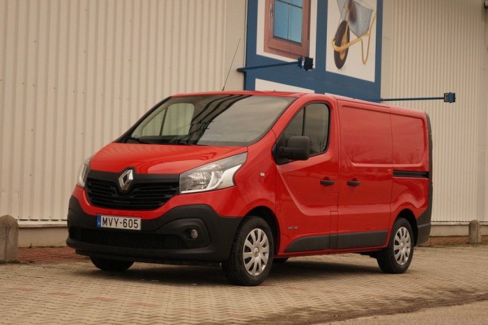 Másfél tonnát pakoltunk az új Traficba 8 | Vezess Az új Trafic és testvére, az Opel Vivaro 13 év után váltotta az elődmodellt