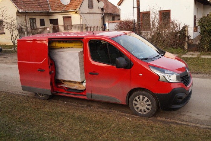 Másfél tonnát pakoltunk az új Traficba 17 | Vezess A 70 tábla gipszkartont targoncával simán be lehetett rakni a Traficba