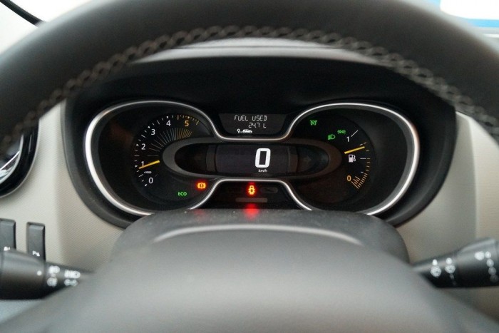 Másfél tonnát pakoltunk az új Traficba 12 | Vezess Ez a műszeregység nagyon futurisztikus egy furgonban