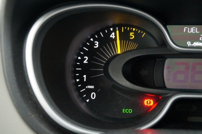 Másfél tonnát pakoltunk az új Traficba 21 | Vezess Szívesen pörög, erős és alul is nyomatékos az erősebb egyturbós dízel