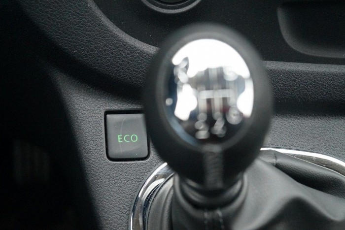 Másfél tonnát pakoltunk az új Traficba 23 | Vezess Az ECO gomb csak dísz, stop-start ugyanis nincs