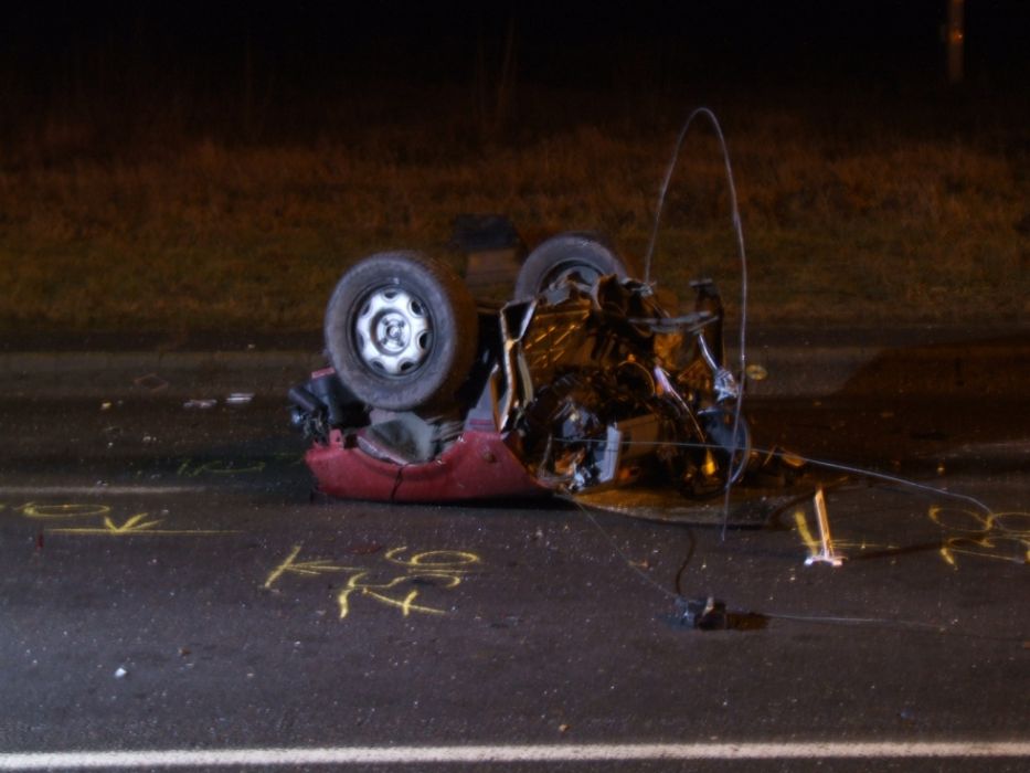 Képeken a 26-oson kettészakadt autó, nincs túlélő 7