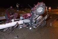 Képeken a 26-oson kettészakadt autó, nincs túlélő 15