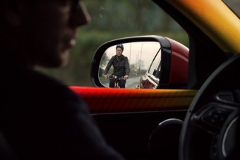 Helyettünk is figyel a bringásokra