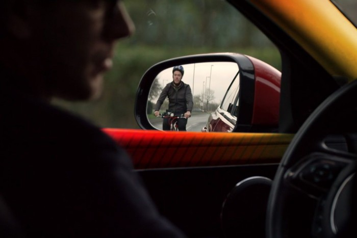 Helyettünk is figyel a bringásokra