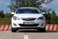 Opel Astra vagy Audi A3? 8