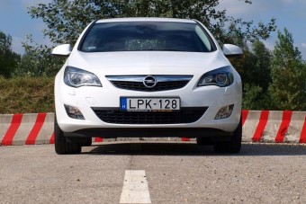 Opel Astra vagy Audi A3?
