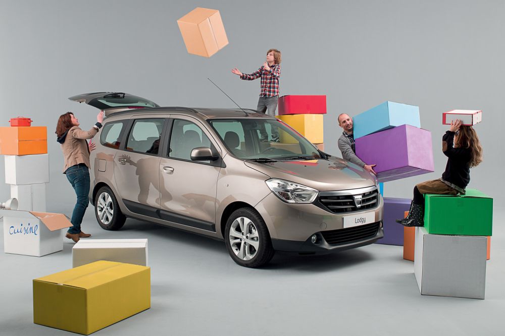 Csak egy tipp a közpénzekkel való hatékony és felelős gazdálkodáshoz: a 107 lóerős Dacia Lodgy dCi listaára nagyjából a fele a Zafira Tourer 1,6 CDTI-nek