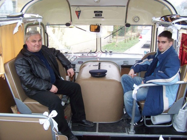 Csodálatos menekülés a tökföldről 7 | Vezess A két megmentő: Fung László és fia Dávid közel két évig dolgozott az Ikarus 31-es felújításán