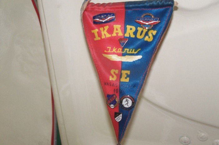 Csodálatos menekülés a tökföldről 11 | Vezess A buszos találkozókon mindig előkerülnek az Ikarusos relikviák, sőt van aki oda is ajándékozza nekik így tisztelegve az elvégzett munka előtt