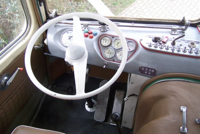 Csodálatos menekülés a tökföldről 13 | Vezess Eredeti kormánymű, amit az Ikarus mérnökei a 30-as modellből vettek át